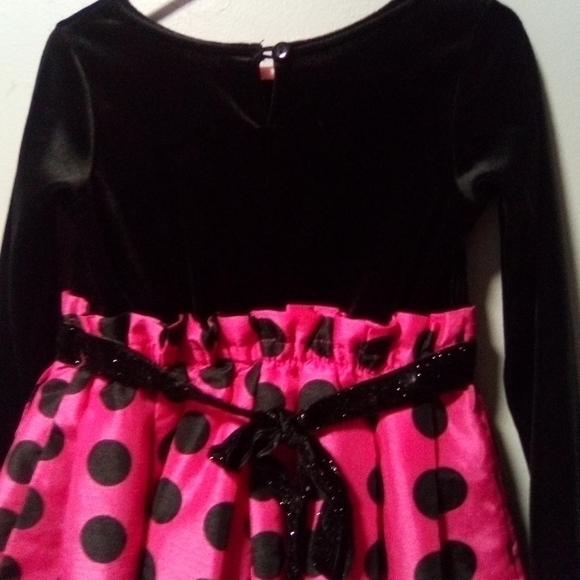 YOUNGLAND girls holiday party dress. Red and black with black polka dots. Size 5 - Picture 3 of 11